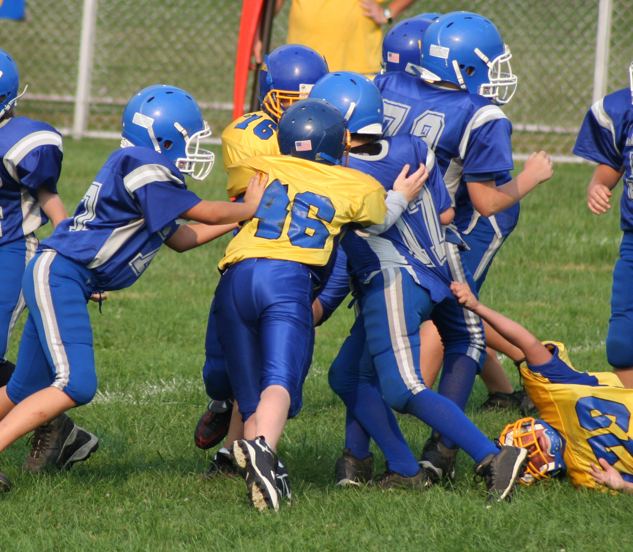 Study subconcussive hits in youth football // Guardian Sports